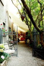 Logenhaus Bar: Eingang Gartensalon